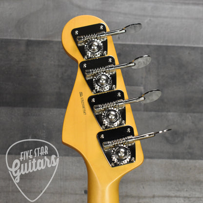 Fender American Professional Classic Jazz Bass Rosewood Fingerboard - 3-Color Sunburst with Deluxe Gig Bag