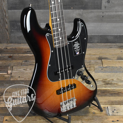 Fender American Professional Classic Jazz Bass Rosewood Fingerboard - 3-Color Sunburst with Deluxe Gig Bag