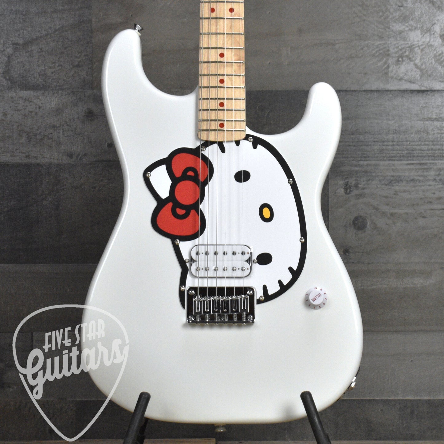 Fender x Hello Kitty Stratocaster - White with Gigbag