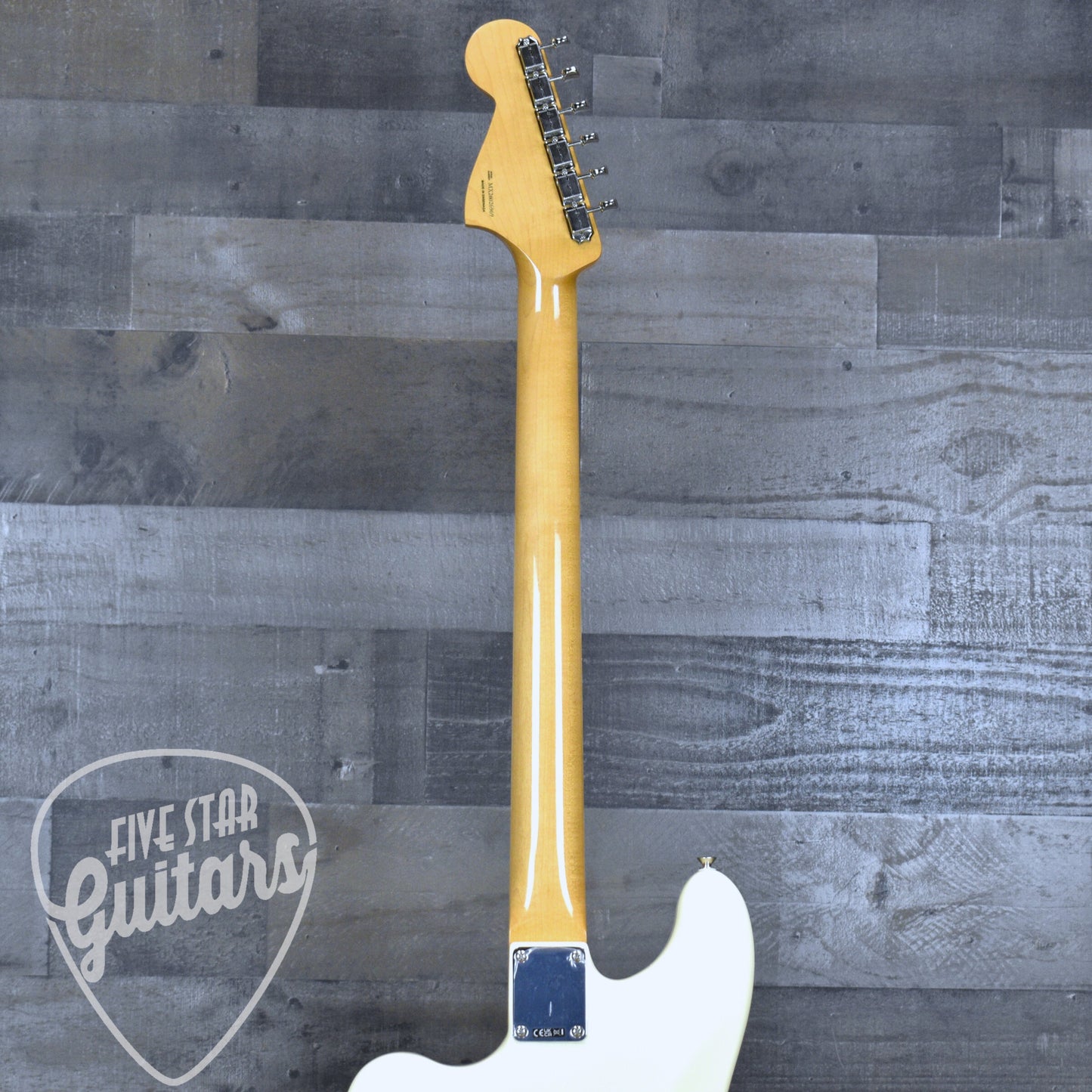 Fender Vintera  III Early 60s Bass VI - Olympic White with Gigbag