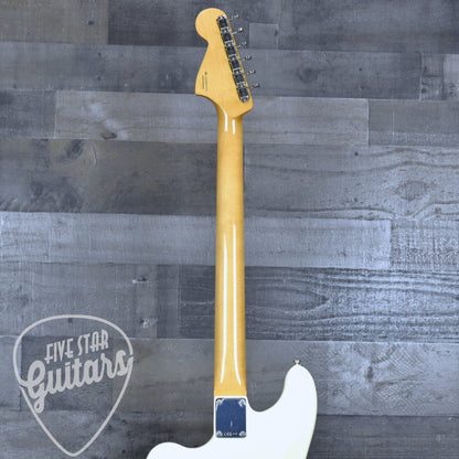 Fender Vintera  III Early 60s Bass VI - Olympic White with Gigbag