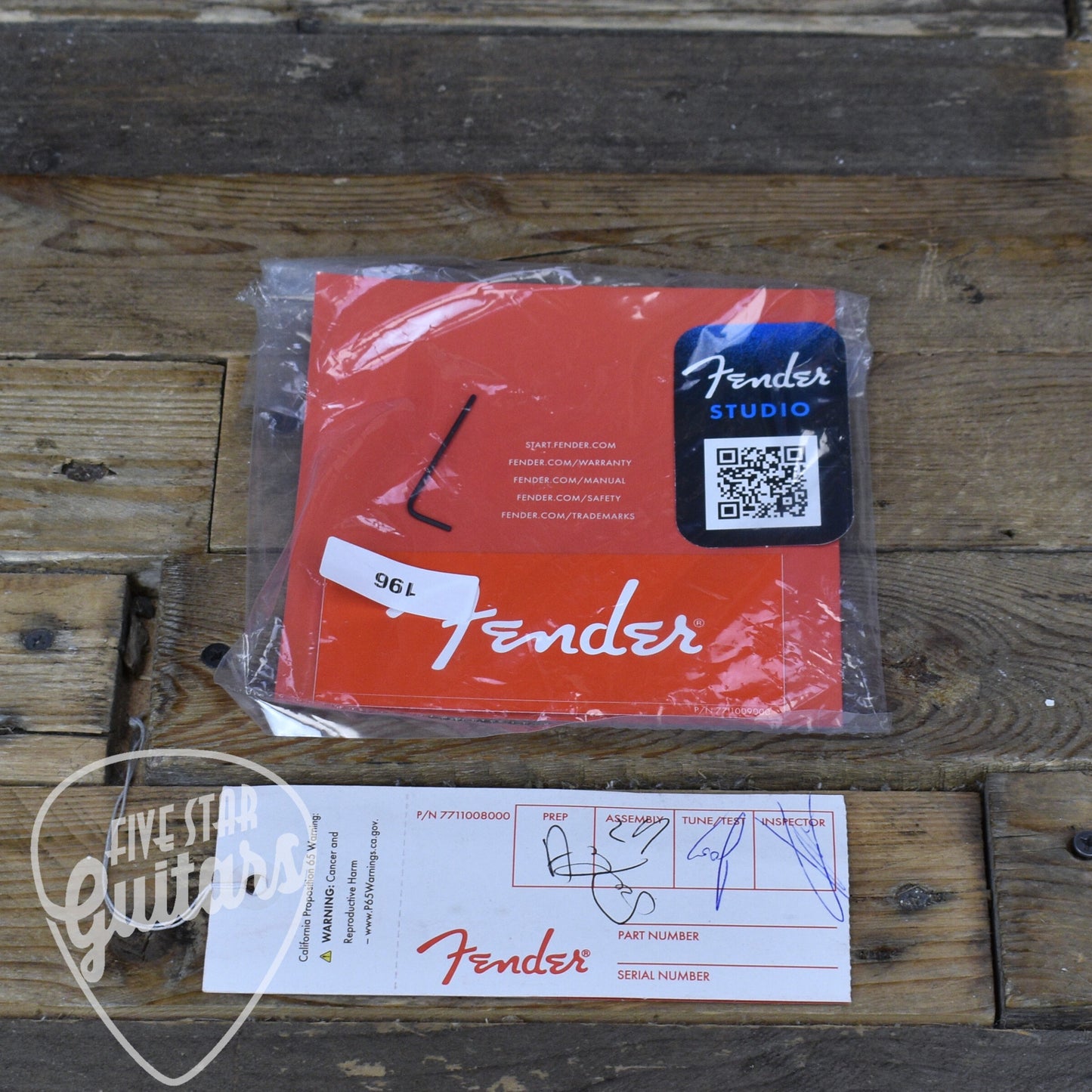 Fender Vintera  III Mid 60s Jaguar - Shell Pink with Gigbag