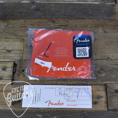 Fender Vintera  III Mid 60s Jaguar - Shell Pink with Gigbag