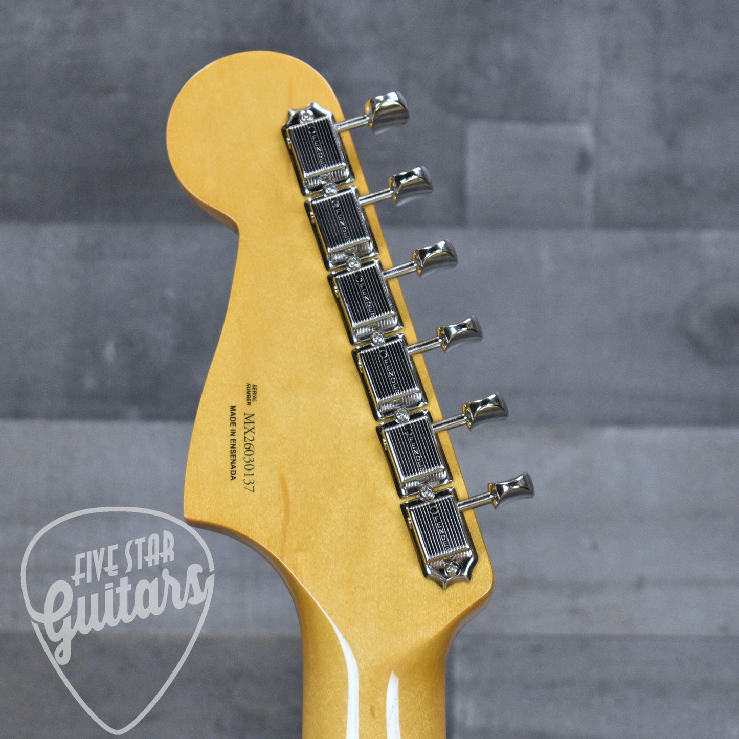 Fender Vintera III Mid 60s Jazzmaster - Candy Apple Red with Gigbag