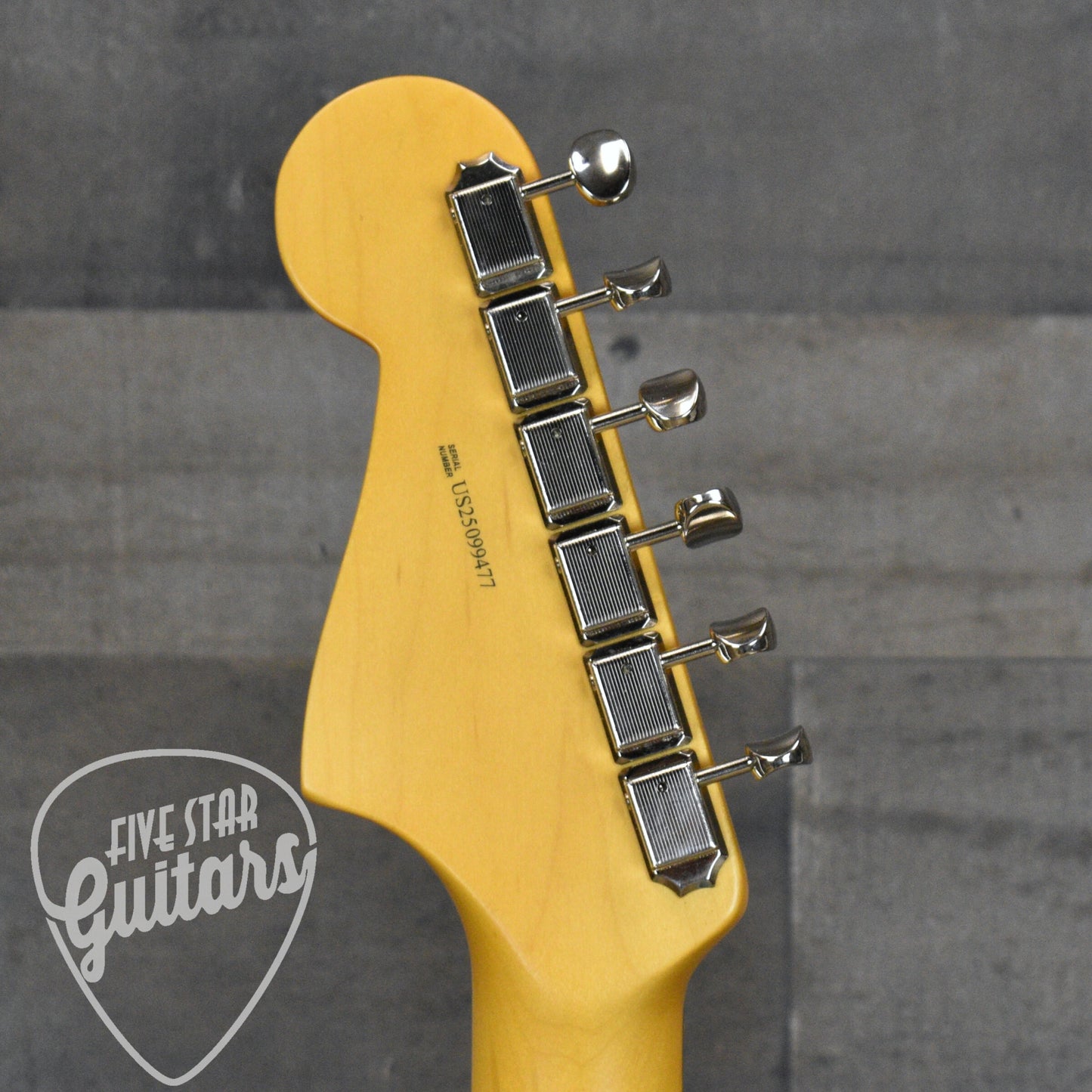 Pre-Owned Fender American Professional Classic Jazzmaster, Rosewood Fingerboard - Faded Sherwood Green Metallic with Gigbag - copy