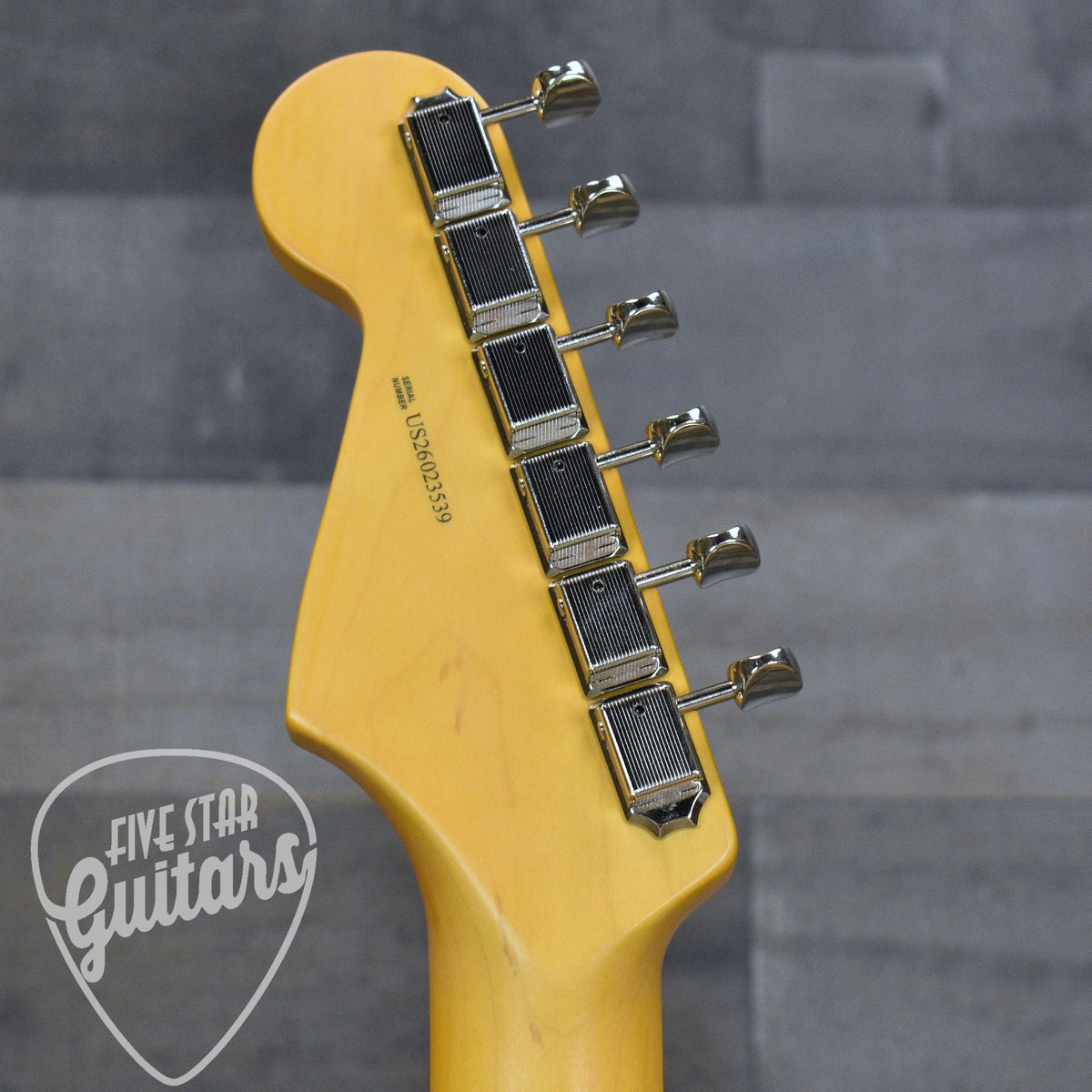 Fender American Professional Classic Stratocaster HSS Rosewood Fingerboard - Faded Sherwood Green Metallic with Deluxe Gigbag