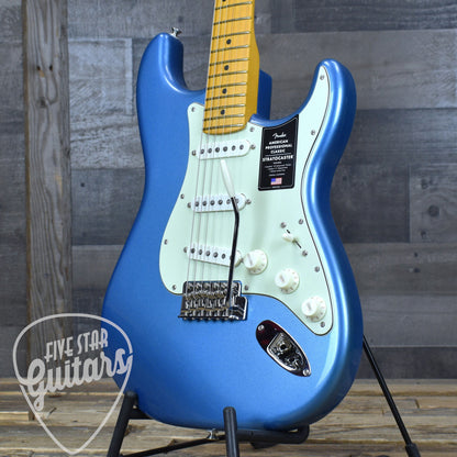 Fender American Professional Classic Stratocaster Maple Fingerboard - Faded Lake Placid Blue with Deluxe Gig Bag