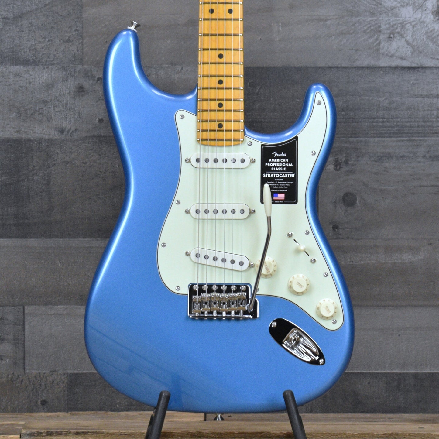 Fender American Professional Classic Stratocaster Maple Fingerboard - Faded Lake Placid Blue with Deluxe Gig Bag