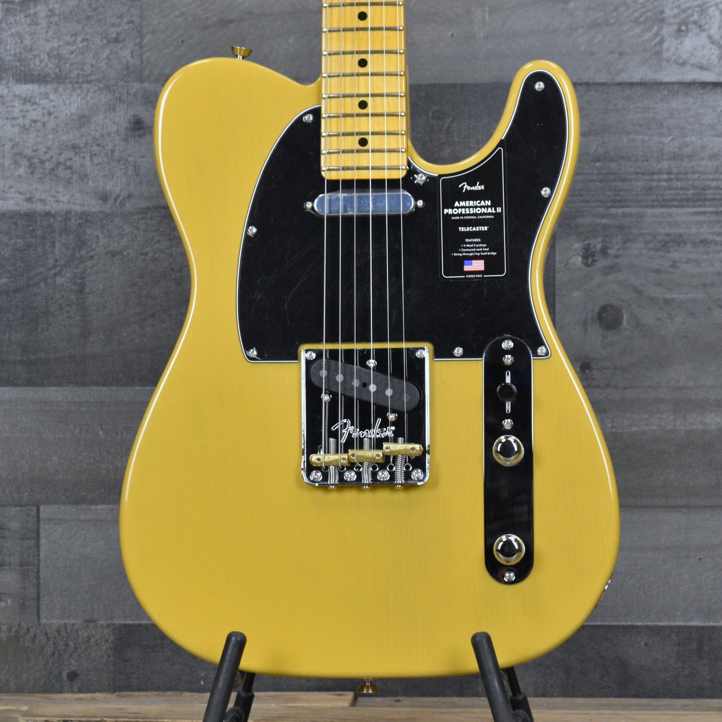 Fender American Professional II Telecaster Maple Fingerboard - Butterscotch Blonde with Deluxe Molded Case
