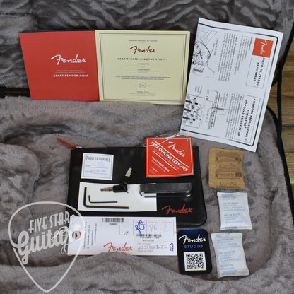 Fender American Professional II Telecaster Maple Fingerboard - Butterscotch Blonde with Deluxe Molded Case