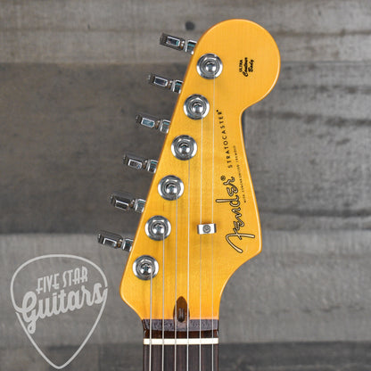 Fender American Ultra Luxe Vintage '60s Stratocaster HSS - Fiesta Red with Fender Deluxe Hardshell Case