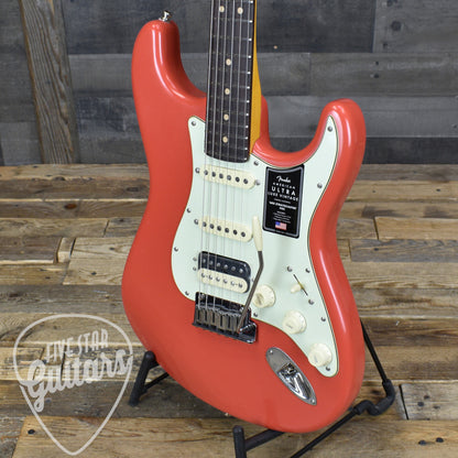 Fender American Ultra Luxe Vintage '60s Stratocaster HSS - Fiesta Red with Fender Deluxe Hardshell Case