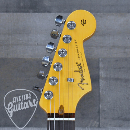 Fender American Ultra Luxe Vintage '60s Stratocaster HSS - Fiesta Red with Fender Deluxe Hardshell Case