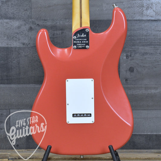 Fender American Ultra Luxe Vintage '60s Stratocaster HSS - Fiesta Red with Fender Deluxe Hardshell Case