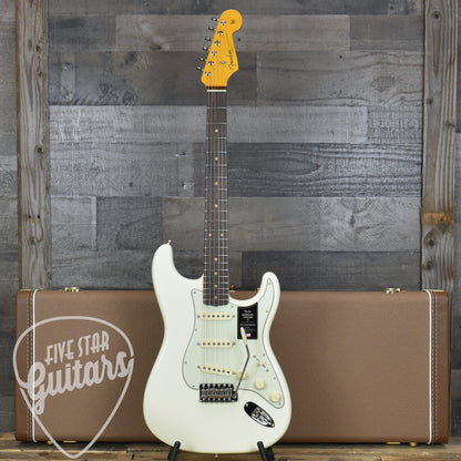 Fender American Vintage II 1961 Stratocaster Rosewood Fingerboard - Olympic White with Hard Shell Case