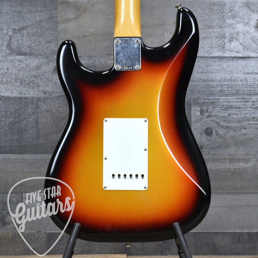 Fender Dealer Exclusive Vintera  Road Worn  '60s Stratocaster  3-Color Sunburst with Hardshell Case