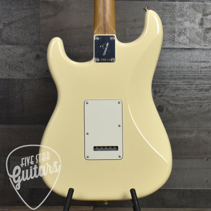Fender Limited Edition Player II Stratocaster Roasted Maple Fingerboard - Olympic White