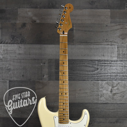Fender Limited Edition Player II Stratocaster Roasted Maple Fingerboard - Olympic White