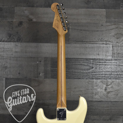 Fender Limited Edition Player II Stratocaster Roasted Maple Fingerboard - Olympic White