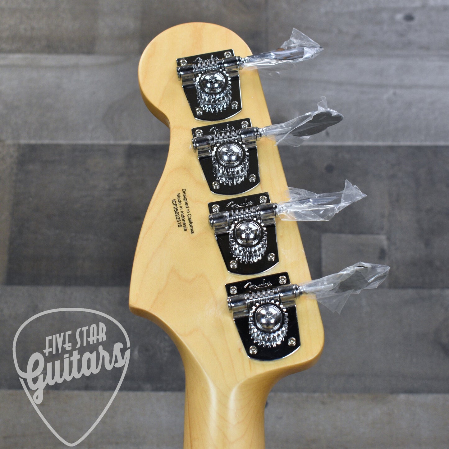 Fender Standard Precision Bass Laurel Fingerboard White Pickguard - Black