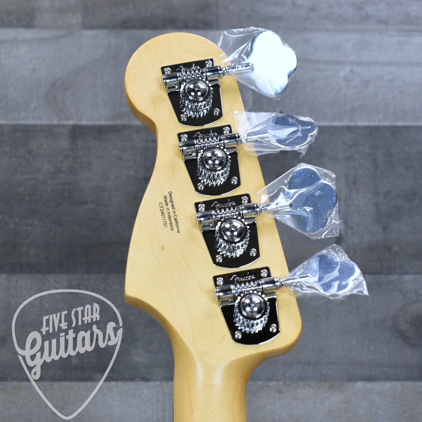 Fender Standard Precision Bass Laurel Fingerboard White Pickguard - Black