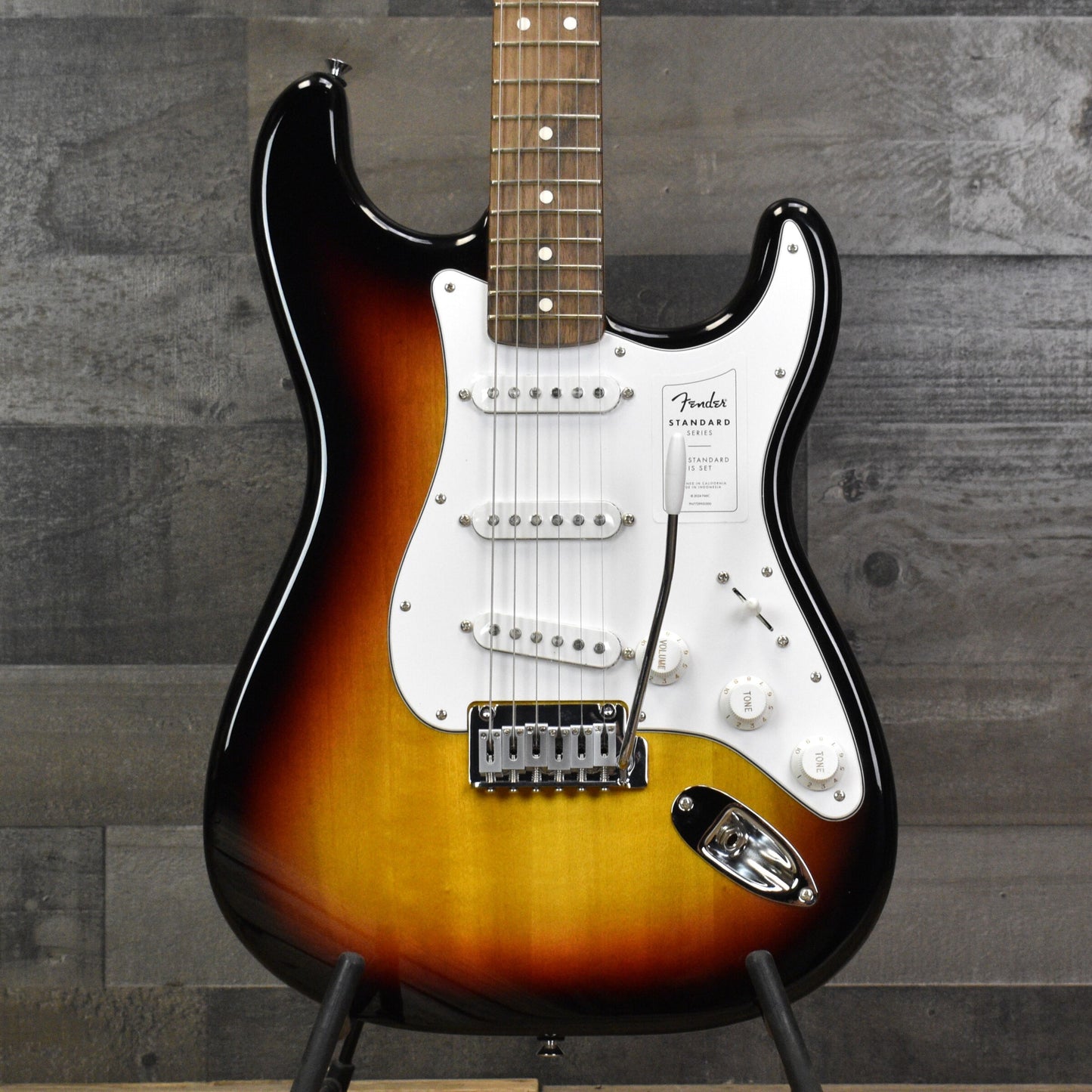 Fender Standard Stratocaster Laurel Fingerboard -  3-Color Sunburst