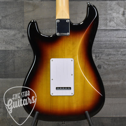 Fender Standard Stratocaster Laurel Fingerboard -  3-Color Sunburst