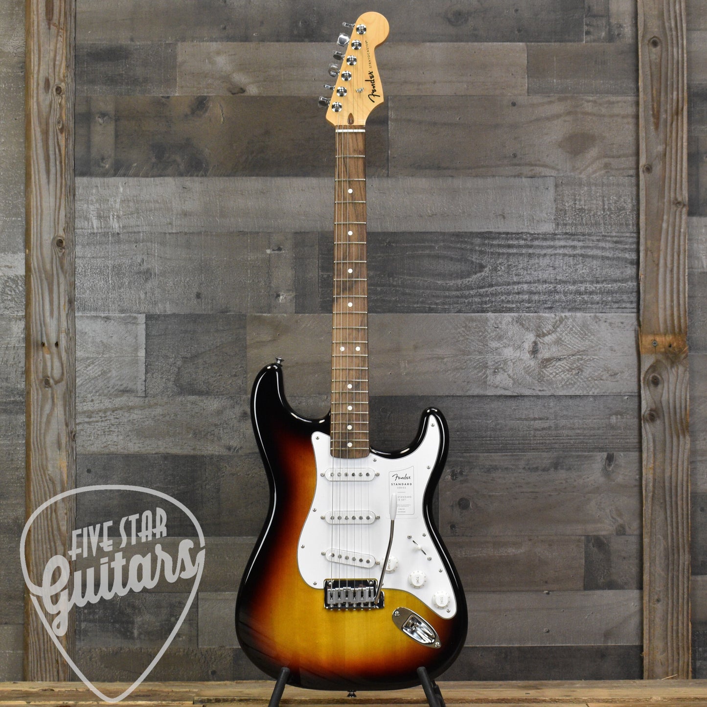 Fender Standard Stratocaster Laurel Fingerboard -  3-Color Sunburst