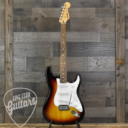 Fender Standard Stratocaster Laurel Fingerboard -  3-Color Sunburst