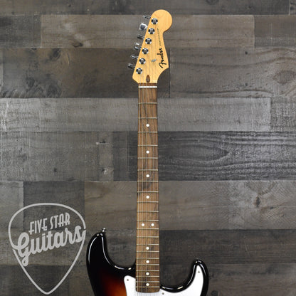 Fender Standard Stratocaster Laurel Fingerboard -  3-Color Sunburst
