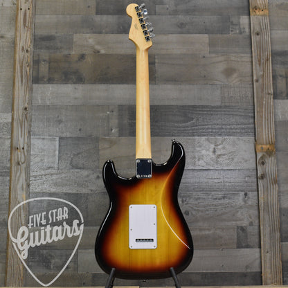 Fender Standard Stratocaster Laurel Fingerboard -  3-Color Sunburst