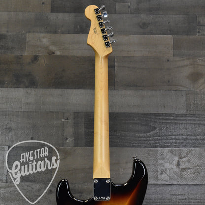 Fender Standard Stratocaster Laurel Fingerboard -  3-Color Sunburst
