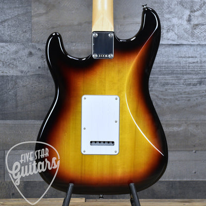 Fender Standard Stratocaster Laurel Fingerboard -  3-Color Sunburst