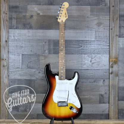 Fender Standard Stratocaster Laurel Fingerboard -  3-Color Sunburst