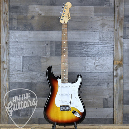 Fender Standard Stratocaster Laurel Fingerboard -  3-Color Sunburst
