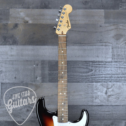 Fender Standard Stratocaster Laurel Fingerboard -  3-Color Sunburst