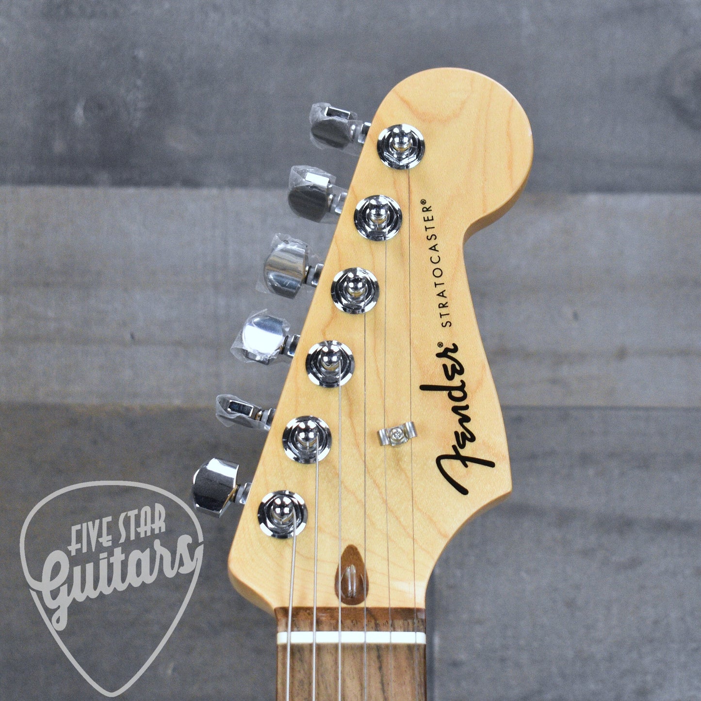 Fender Standard Stratocaster Laurel Fingerboard -  3-Color Sunburst