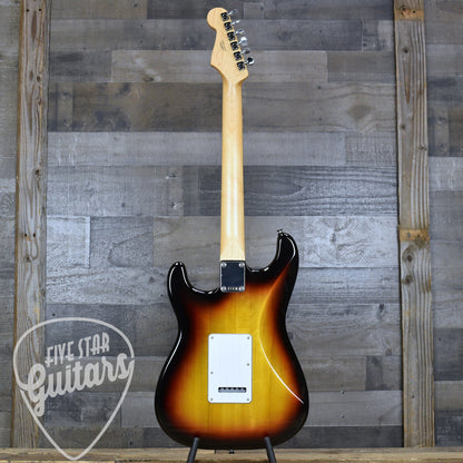Fender Standard Stratocaster Laurel Fingerboard -  3-Color Sunburst