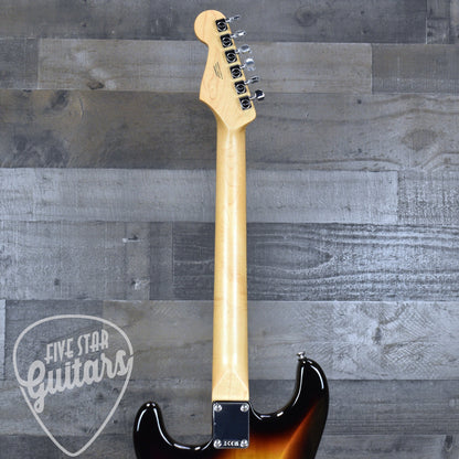 Fender Standard Stratocaster Laurel Fingerboard -  3-Color Sunburst