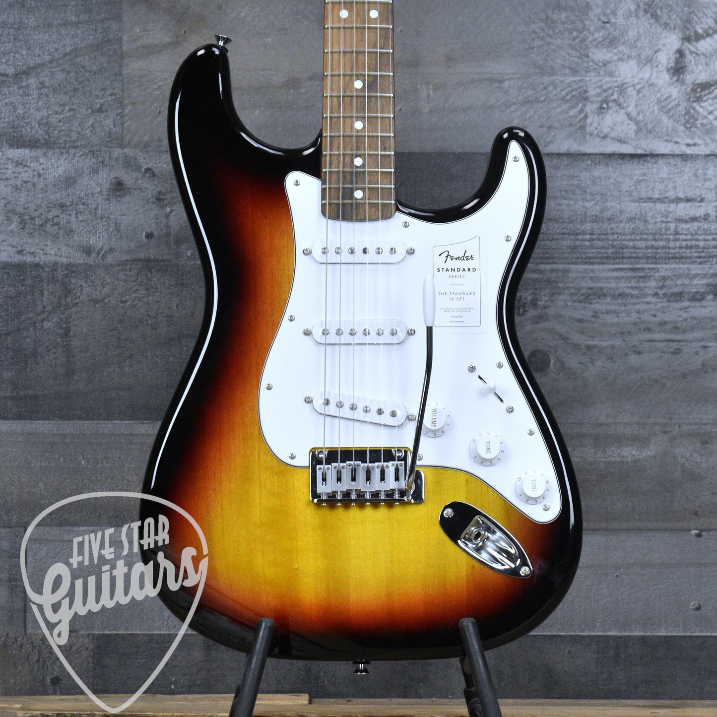 Fender Standard Stratocaster Laurel Fingerboard -  3-Color Sunburst