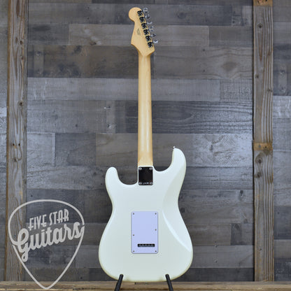 Fender Standard Stratocaster Maple Fingerboard - Olympic White