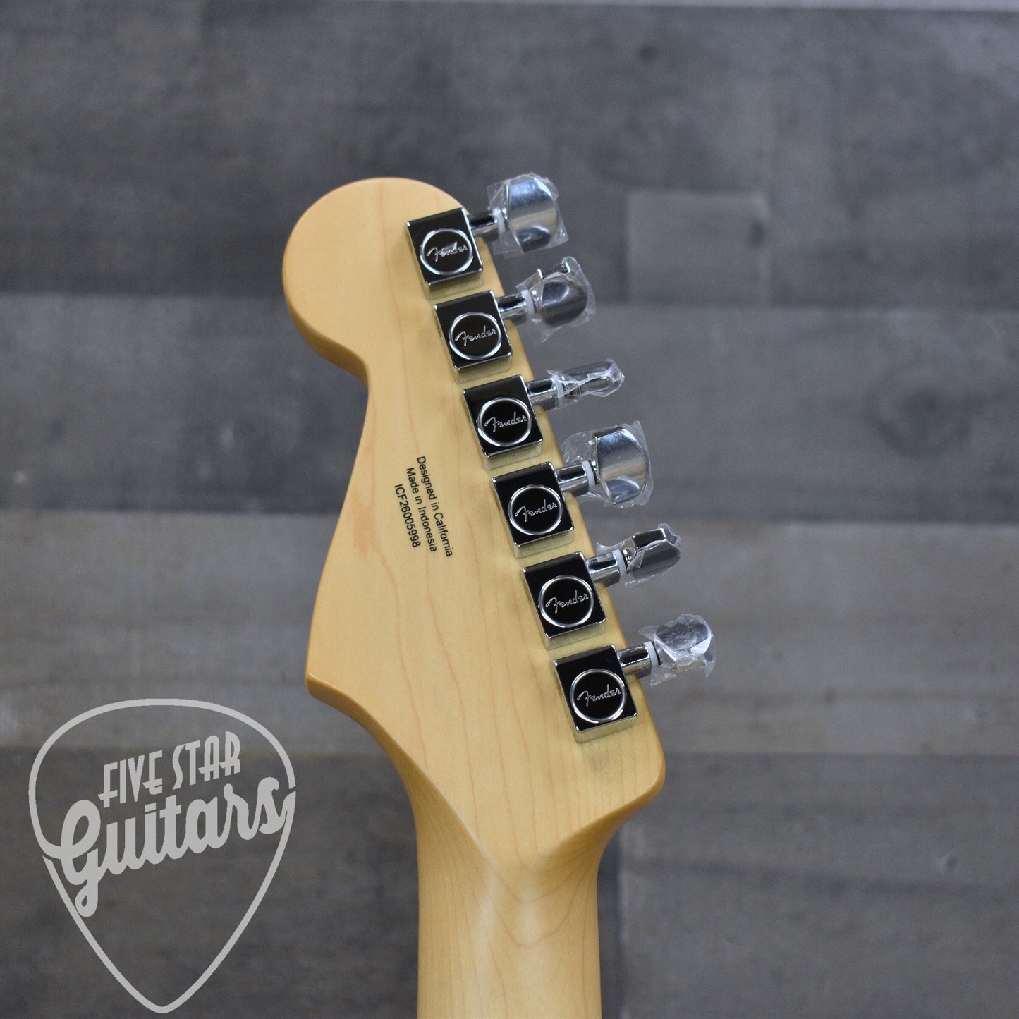 Fender Standard Stratocaster Maple Fingerboard - Olympic White