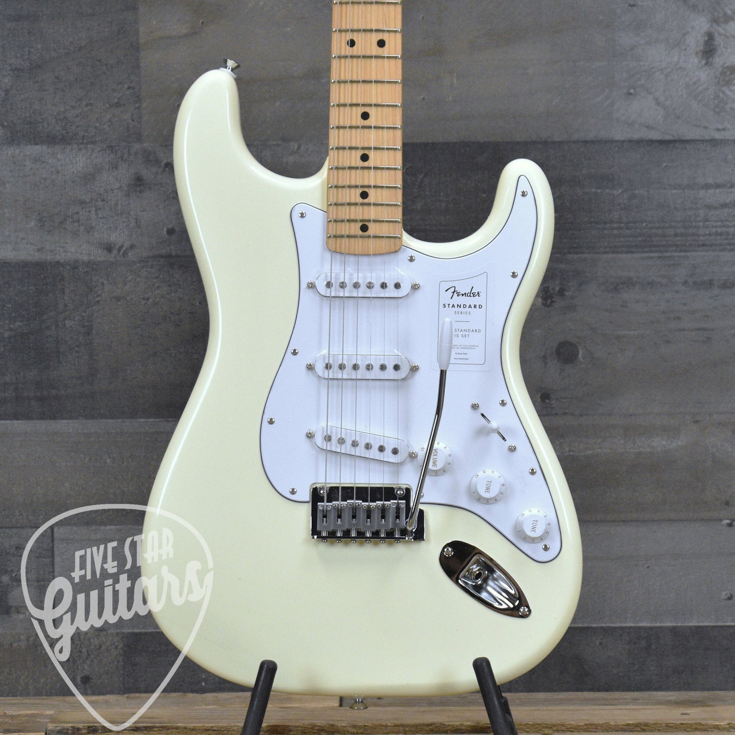 Fender Standard Stratocaster Maple Fingerboard - Olympic White