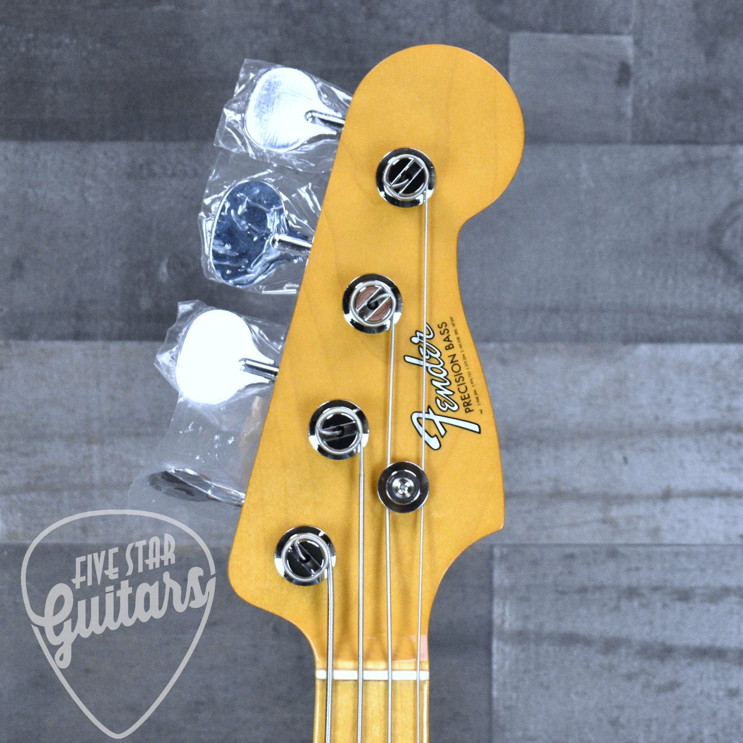 Fender Vintera III Late 60s Precision Bass - Lake Placid Blue with Gigbag