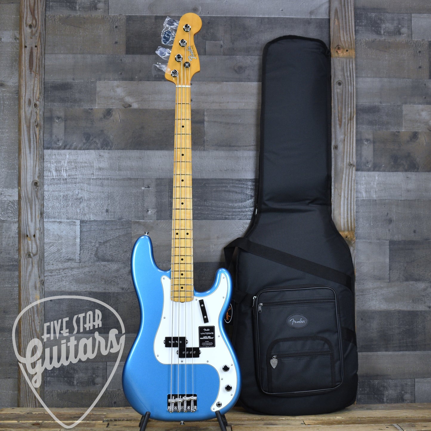 Fender Vintera III Late 60s Precision Bass - Lake Placid Blue with Gigbag