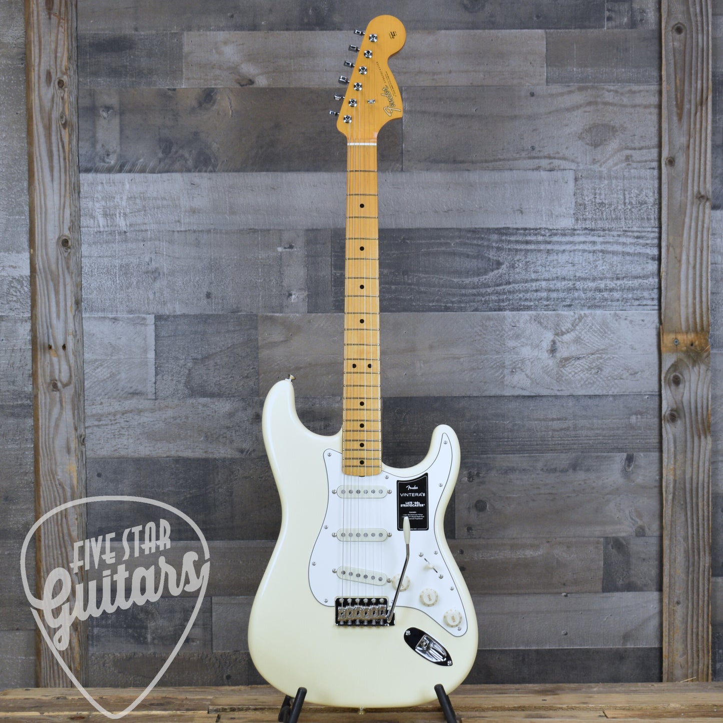 Fender Vintera III Late 60s Stratocaster - Olympic White with Gigbag