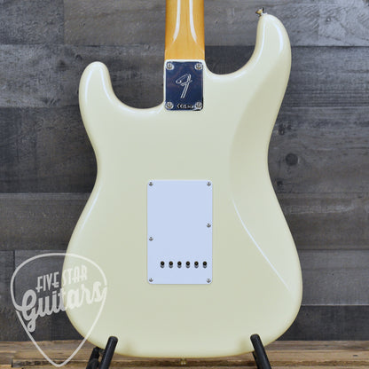 Fender Vintera III Late 60s Stratocaster - Olympic White with Gigbag