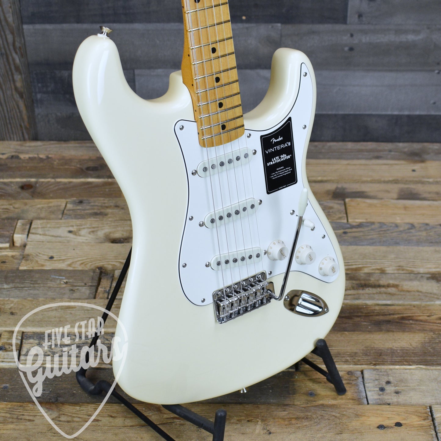 Fender Vintera III Late 60s Stratocaster - Olympic White with Gigbag