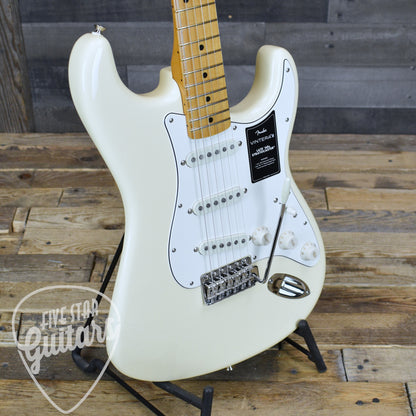 Fender Vintera III Late 60s Stratocaster - Olympic White with Gigbag