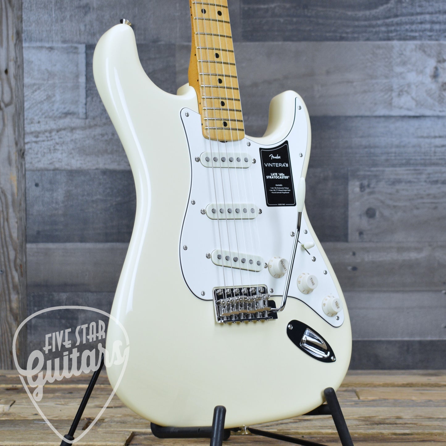 Fender Vintera III Late 60s Stratocaster - Olympic White with Gigbag